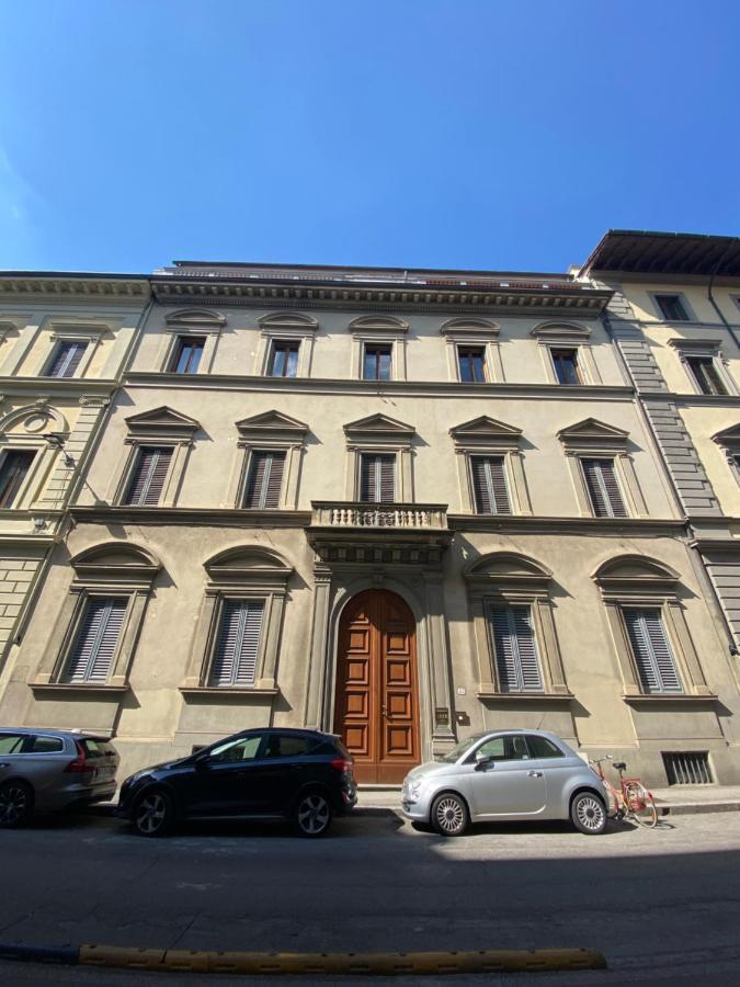 Cavour 83 * Florencia